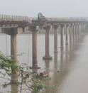 Bridge Collapses: મહીસાગર નદી પરનો ગંભીરા પુલ ધરાશાયી થતાં 9 લોકોના મોત, અનેક વાહનો નદીમાં ખાબક્યા, હચમચાવી દે તેવી તસવીરો