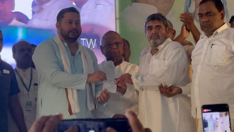 Three leaders including JDU MLA Kaushal Yadav joined RJD in nawada ann चुनाव से पहले JDU को फिर झटका, पूर्व विधायक कौशल यादव सहित 3 नेता RJD में शामिल