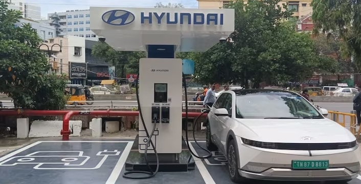 EV Charging Bill: மின்சார வாகனங்களுக்கு வந்த சோதனை! எகிறிய சார்ஜிங் ஸ்டேஷன் கட்டணம் - புது பில் எவ்ளோ?