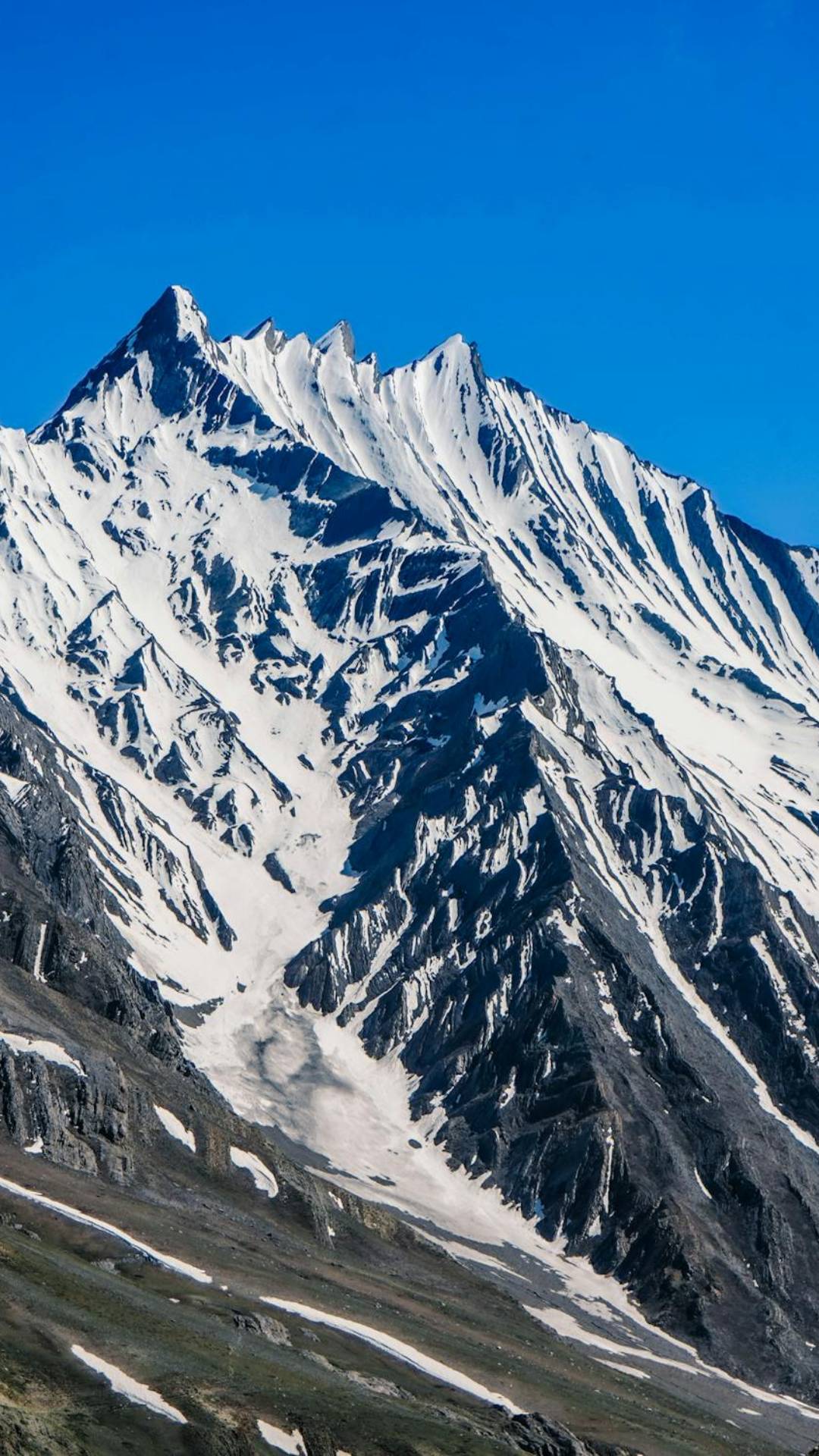 मसूरी उत्तराखंड का एक खूबसूरत हिल स्टेशन है, जहां हर साल लाखों सैलानी पहुंचते हैं