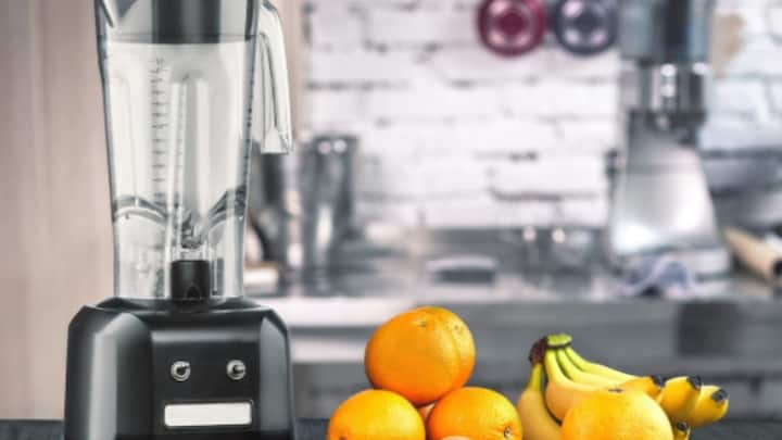 আদা-রসুন পিষতে, পেঁয়াজ-টমেটো পেস্ট করে নিতে, এমনকি জুস-স্মুদি বানাতে মিক্সার গ্রাইন্ডারই ভরসা আমাদের। কিন্তু কিছু জিনিস ভুলেও মিক্সার-গ্রাইন্ডারে দেবেন না।