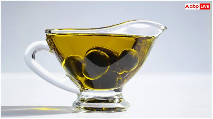 दिल्ली स्थित मैक्स सुपर स्पेशियलिटी हॉस्पिटल में न्यूट्रिशनिस्ट डॉ. गीतांजलि सिंह के मुताबिक, सरसों का मिलावटी तेल दिखने में असली जैसा लगता है, लेकिन इसमें मौजूद हानिकारक पदार्थ जैसे अर्गेमोन ऑयल से शरीर को काफी नुकसान होता है. ऐसे में लोगों को केवल FSSAI प्रमाणित तेल खरीदना चाहिए.