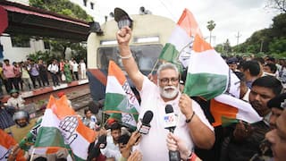 Bihar Bandh MP Pappu Yadav Got Angry on Election Commission Regarding Voter List Revision | Bihar Bandh: बिहार बंद कराने उतर गए पप्पू यादव, ट्रेन रोकी, चुनाव आयोग पर भड़के, VIDEO