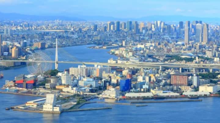 ২০৫৬ সালের মধ্যেই বিমানবন্দরটি প্রশান্ত মহাসাগরে তলিয়ে যাবে বলে জানা যাচ্ছে। ১৯৯৪ সাল থেকে এখনও পর্যন্ত বিমানবন্দরটির ১২.৫ ফুট অংশ জলের নীচে চলে গিয়েছে। একটি দ্বীপের ৫৭ ফুটই চলে গিয়েছে চলের নীচে। আর তাতেই প্রমাদ গুনতে শুরু করে দিয়েছেন সকলে।