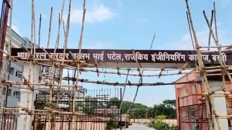 UP: करोड़ों की लागत से बन रहे इंजीनियरिंग कॉलेज के बोर्ड में झोल, गलत नाम लिखने पर प्रशासन हो रहा ट्रोल! Basti news questions raised over spelling mistake in board of engineering college in up ann UP: करोड़ों की लागत से बन रहे इंजीनियरिंग कॉलेज के बोर्ड में झोल, गलत नाम लिखने पर प्रशासन हो रहा ट्रोल!