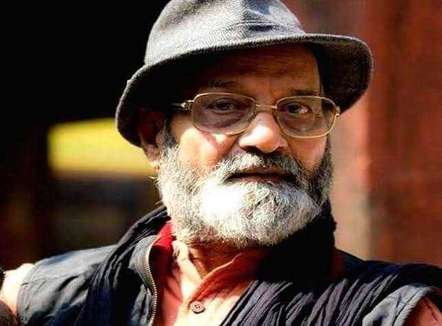 यहां तक कि दिवगंत एक्टर इरफान खान भी पंचायत के नाना जी यानी राम गोपाल बजाज के छात्र रह चुके हैं. थिएटर में उनके बेहतरीन योगदान के लिए दिग्गज अभिनेता को पद्म श्री से सम्मानित भी किया गया है.