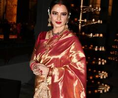 एक जैसे स्टाइल में भी नहीं लगेंगी बोरिंग, देखें बॉलीवुड एक्ट्रेस रेखा की तस्वीरें और सीखें कैसे लग सकती हैं सबसे अलग