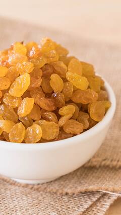 જાણો કિસમિસ ખાવાની શ્રેષ્ઠ રીત: શરીરને મળશે 7 ગણા અદ્ભુત ફાયદા!