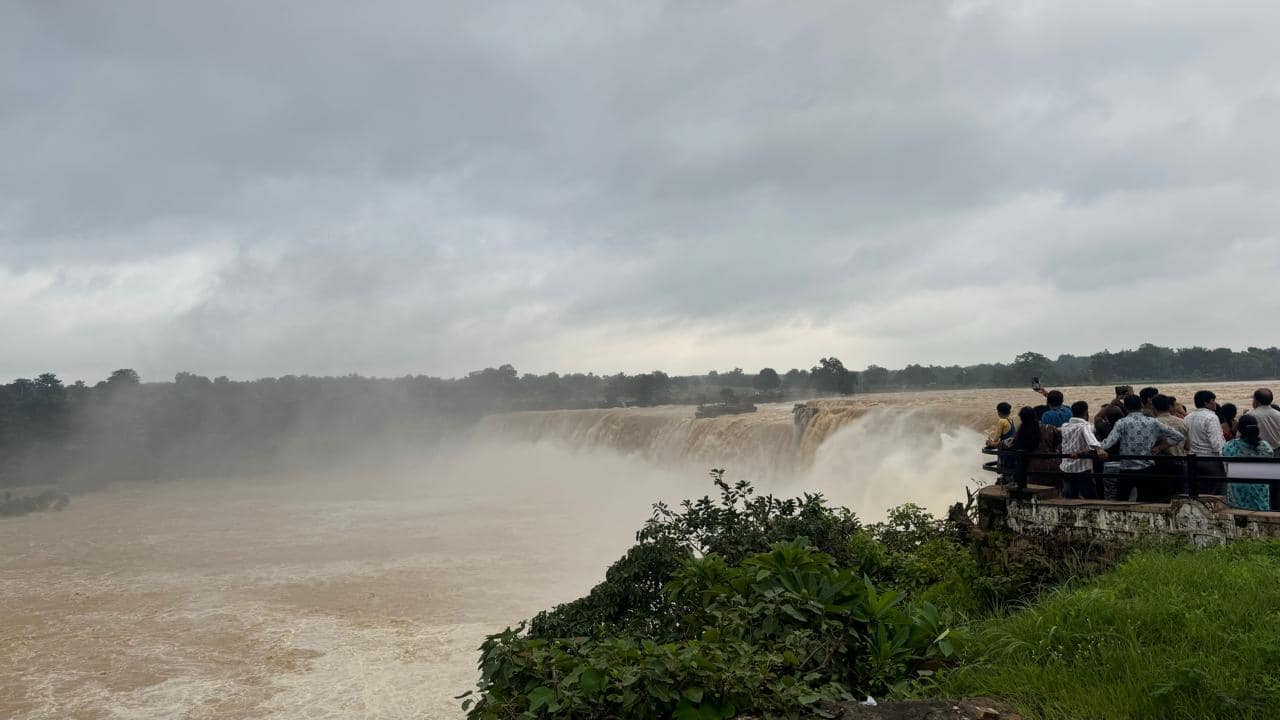 बारिश में बस्तर के प्राकृतिक सौंदर्य का दिलकश नजारा, पर्यटकों के लिए 'मानसून ट्रैकिंग' का खास इंतजाम