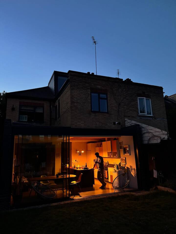 आदित्य रॉय कपूर ने हाल ही में अपनी छुट्टियों की कुछ तस्वीरें सोशल मीडिया पर पोस्ट की हैं.