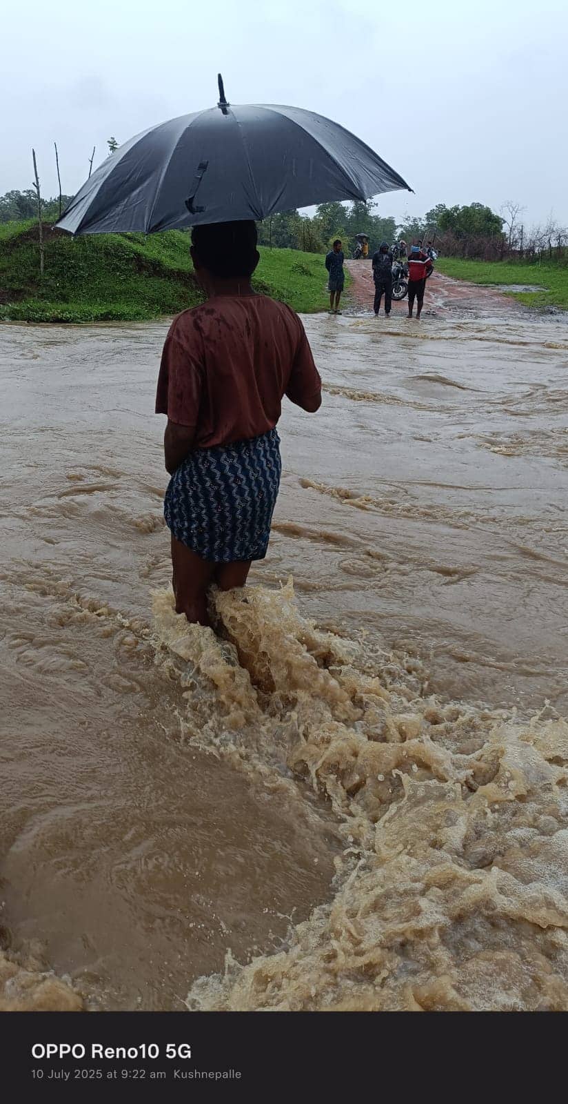 Adilabadలో భారీ వర్షాలు: రైతుల ఆనందం, లోతట్టు ప్రాంతాలకు ముప్పు! మంత్రి అలర్ట్ !