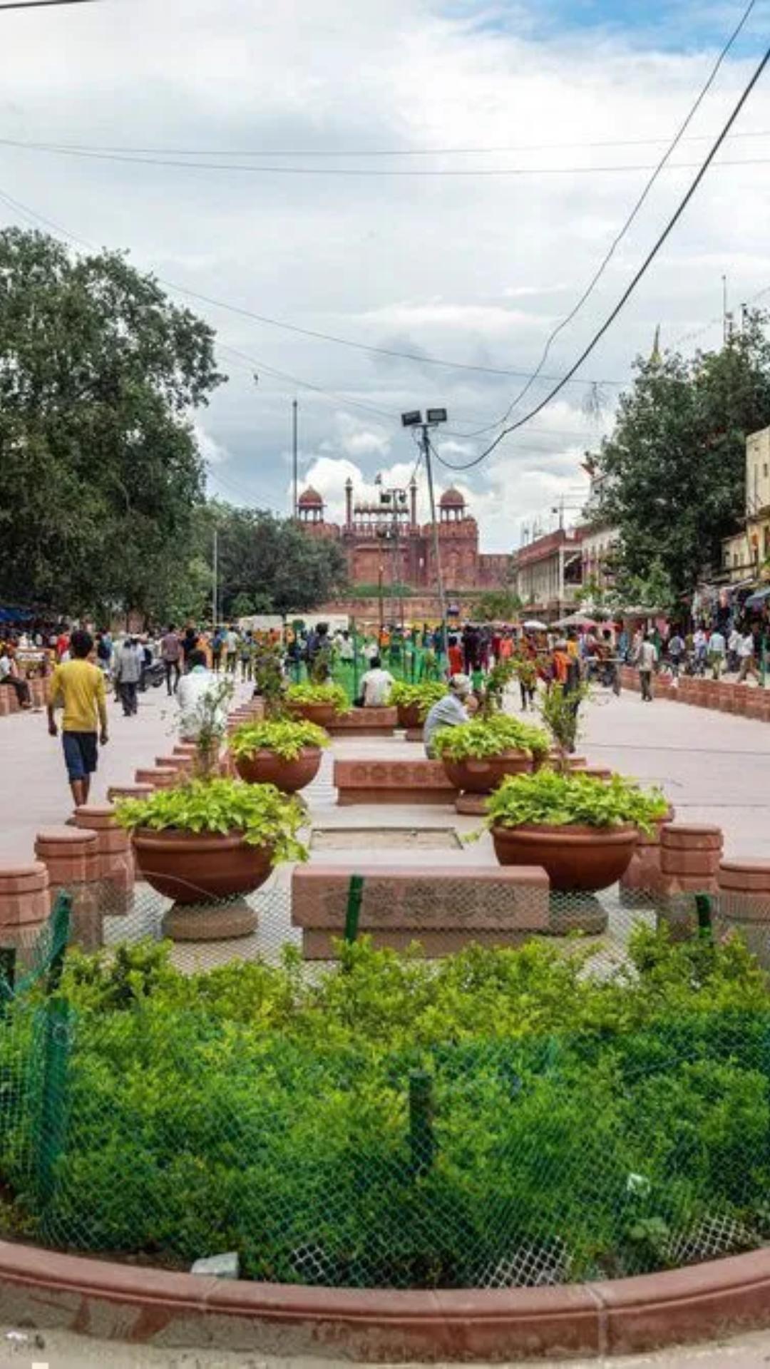 पुराने समय में यहां एक खूबसूरत तालाब हुआ करता था