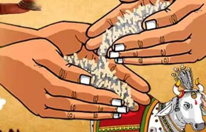 Astrology: હિન્દુ ધર્મમાં સાંજનો સમય દેવી લક્ષ્મીને સમર્પિત છે. લક્ષ્મી પૂજા માટે સાંજનો સમય શુભ છે. તેથી, સાંજે ઘણા પ્રકારના કામ કરવાની મનાઈ છે, કારણ કે આના કારણે લક્ષ્મીજી ગુસ્સે થાય છે. તે સકારાત્મક છે. આ દેવી લક્ષ્મીના આગમનનો સમય છે. તેથી શાસ્ત્રોમાં સાંજે કેટલાક કામ ન કરવાની સલાહ આપવામાં આવી છે. જાણો કે સાંજે કઈ વસ્તુઓ બીજાને ન આપવી જોઈએ.