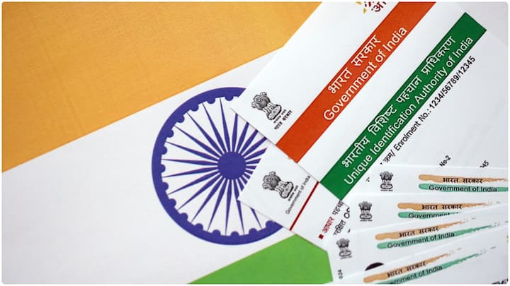 New UIDAI Guidelines for Aadhaar : ఆధార్ కార్డ్ అప్​డేట్ చేసుకోవడానికి ఈసారి కొన్నిడాక్యుమెంట్స్ కచ్చితంగా ఉపయోగించాలని న్యూ రూల్స్ తీసుకొచ్చారు. అవేంటో ఇప్పుడు తెలుసుకుందాం.