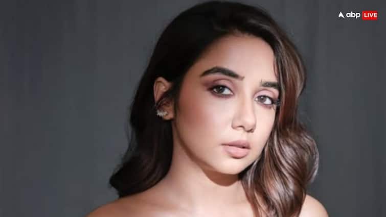 Prajakta Koli is first indian in Maiden Times 100 creator list know her monthly earning from YouTube net worth Films Prajakta Koli यू-ट्यूब से हर महीने कितना कमाती हैं, इनकम में बड़े दिग्गज भी हैं फेल