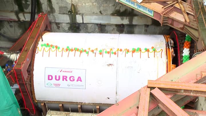 বউবাজারের ঘটনার পর মেট্রোর খননকার্য নিয়ে উদ্বেগ কাজ করে, তার জন্য বাড়তি নিরাপত্তা ও বাড়তি নজরদারির ব্যবস্থা করা হয়েছে।