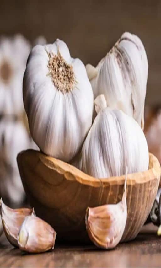 ਸਵੇਰੇ ਲੱਸਣ ਦੀ ਇੱਕ-ਦੋ ਕਲੀ ਖਾਣ ਦੇ ਚਮਤਕਾਰੀ ਫਾਇਦੇ: ਬਿਮਾਰੀਆਂ ਭੱਜ ਜਾਣਗੀਆਂ, ਸਿਹਤ ਚਮਕ ਜਾਵੇਗੀ!