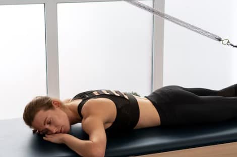 Gives complete rest to the muscles: Leaving every part of the body loose removes muscle fatigue. This asana gives the most relaxation after workouts or when there is pain in the body.