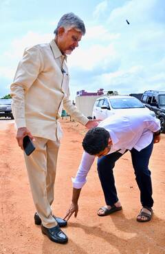 Andhra Pradesh PTM: తల్లిదండ్రులకు పాదాభివందనం- విద్యార్థులతో కలిసి భోజనం, ఏపీలో సందడిగా పీటీఎం