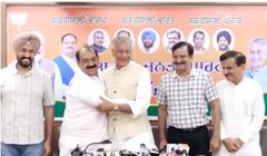 ਸਿਰਫ਼ ਗੈਂਗਸਟਰ ਹੀ ਨਹੀਂ ਸਗੋਂ ਚਿੱਟੇ ਕੱਪੜਿਆਂ ਵਾਲੇ ਵੀ ਲੈਂਦੇ ਨੇ ਫਿਰੌਤੀਆਂ, ਜਾਖੜ ਨੇ ਪੰਜਾਬੀਆਂ ਨੂੰ ਯਾਦ ਕਰਵਾਇਆ ਫ਼ਰੀਦਕੋਟ ਦੇ ਠੇਕੇਦਾਰ ਦਾ ਮਾਮਲਾ