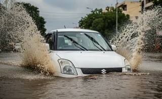 ਸੜਕਾਂ ‘ਤੇ ਖੜ੍ਹੇ ਪਾਣੀ ਵਿੱਚੋਂ ਦੀ ਗੱਡੀ ਲੰਘਾਉਣ ਵਾਲੇ ਹੋ ਜਾਓ ਸਾਵਧਾਨ ! ਇਸ ਗਲਤੀ ਨਾਲ ਹੋ ਸਕਦਾ ਹੈ ਲੱਖਾਂ ਰੁਪਏ ਦਾ ਨੁਕਸਾਨ, ਜਾਣੋ ਕਿਵੇਂ