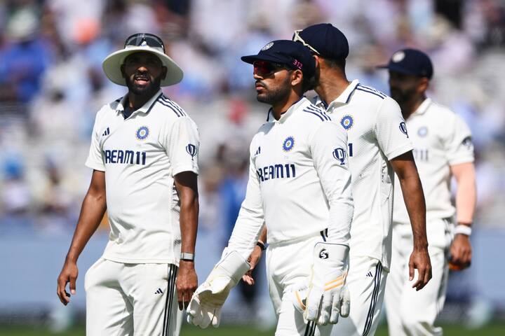 दुखापतीमुळे ऋषभ पंत मैदानाबाहेर गेला. त्याच्या जागी ध्रुव जुरेलला पर्यायी यष्टीरक्षक म्हणून बोलावण्यात आले.