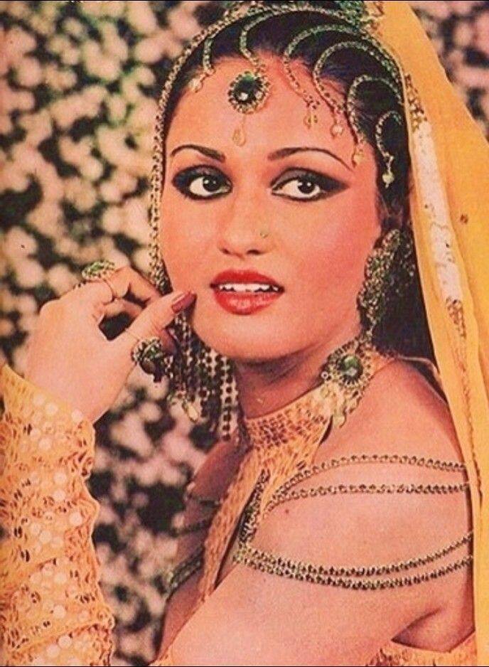 Reena did not want to be another choice for anyone, so she got married with Pakistani cricketer Mohsin Khan.