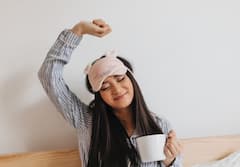 शवासन करने के 6 बड़े फायदे, जानें करने का सही तरीका