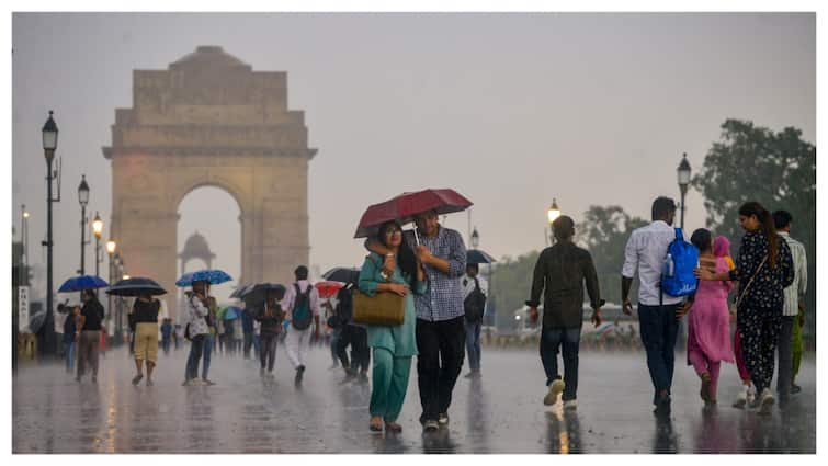 Earthquake Hits Delhi-NCR, Office-Goers Report Strong Tremors