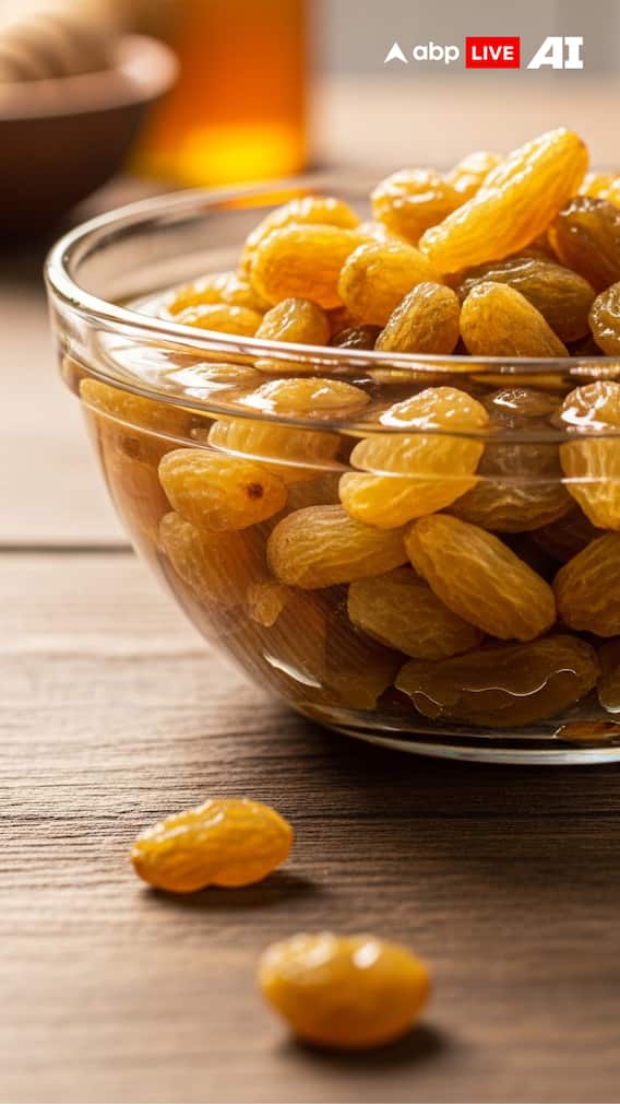 9 Amazing Health Benefits Of Consuming Soaked Raisins Every Morning