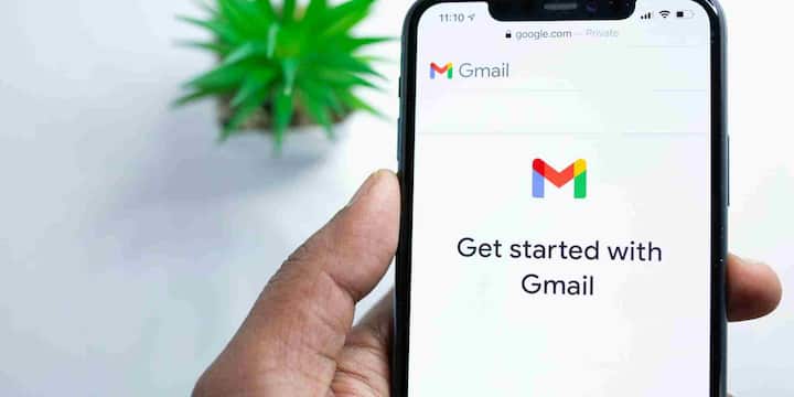 Promotions टैब केवल ईमेल्स को छांटने का काम करता है जबकि Unsubscribe टैब एक्शन लेने का मौका देता है. यहां बात सिर्फ फ़िल्टरिंग की नहीं, बल्कि पूरे इनबॉक्स की सफाई की है. इससे यूजर थकाऊ ईमेल्स से जल्दी निजात पा सकते हैं. यह फ़ीचर फिलहाल चुनिंदा Gmail यूज़र्स के लिए Android और iOS ऐप पर धीरे-धीरे रोलआउट हो रहा है. जल्द ही यह डेस्कटॉप पर भी उपलब्ध होगा Gmail के लेटेस्ट अपडेट के हिस्से के तौर पर.