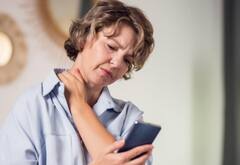 गर्दन के दर्द से पाना है छुटकारा, रोज करें ये 6 काम