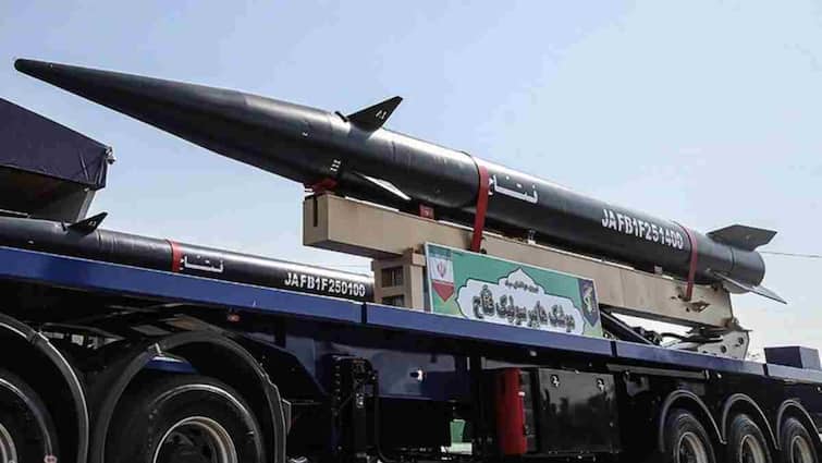 Iran Fattah Hypersonic Missile know on which technology it works range and more details inside ईरान की रहस्यमयी हाइपरसोनिक 'Fattah' मिसाइल ने इंटरनेट पर मचाया तहलका, इस तकनीक से डरेगी दुनिया