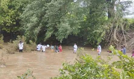 Adilabadలో భారీ వర్షాలు: రైతుల ఆనందం, లోతట్టు ప్రాంతాలకు ముప్పు! మంత్రి అలర్ట్ !