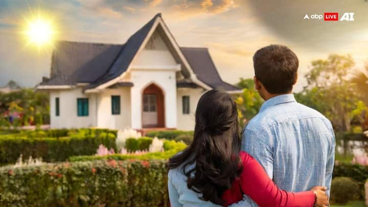 वास्तु शास्त्र में दिशा का संबंध ऊर्जा से बताया गया है. उचित दिशा में रखी गई चीजों से सकारात्मक ऊर्जा का संचार बढ़ता है. वास्तु के मुताबिक घर की दक्षिण दिशा में रखी 5 चीजे भी धन के संचार को बढ़ाती है, इसलिए आप भी अमीर लोगों की तरह अपने घर की दक्षिण दिशा में इन 5 चीजों को जरूर रखें.