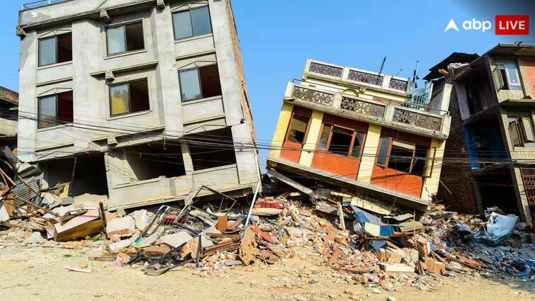 earthquake in delhi ncr if strong earthquake strikes which buildings will collapse first what will happen to high rise buildings know the details भूकंप का तेज झटका आया तो सबसे पहले गिरेंगीं ये बिल्डिगें, जानें हाई राइज वालों का क्या होगा