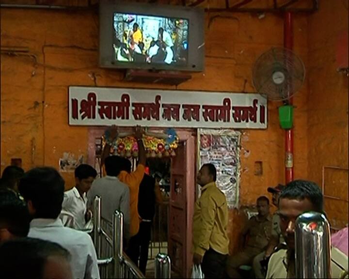 तसेच, भाविकांना स्वामी समर्थ महाराजांचं दर्शन घेता यावं यासाठी आज रात्री बारापर्यंत मंदिर दर्शनासाठी खुले ठेवण्यात येईल असे मंदिराच्या अध्यक्षांकडून सांगण्यात आलं आहे.