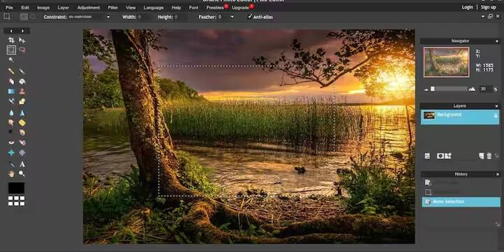 Pixlr - Pixlr એ બીજું એક શ્રેષ્ઠ સાધન છે જે બ્રાઉઝર અને મોબાઇલ બંને પર ચાલે છે. તે કોઈપણ સાઇન-અપ વિના ફોટામાંથી પૃષ્ઠભૂમિ દૂર કરવા માટે લેયર એડિટિંગ અને સ્માર્ટ AI ટૂલ્સનો ઉપયોગ કરે છે. તે એવા લોકો માટે ફાયદાકારક છે જેઓ ફોટોશોપ જેવા ભારે સોફ્ટવેર વિના હળવા અને ઝડપી એડિટિંગ કરવા માંગે છે. તેનું વેબસાઇટ વર્ઝન કોઈપણ ઉપકરણથી ઍક્સેસ કરી શકાય છે, જે તેને સરળતાથી સુલભ બનાવે છે.