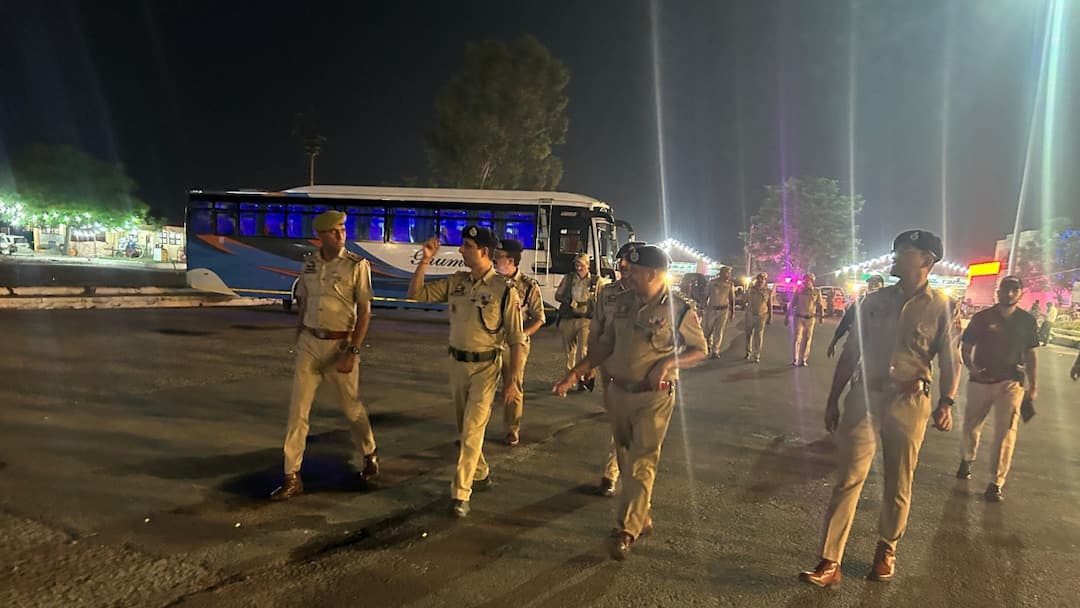 Amarnath Yatra 2025: अमरनाथ यात्रा को लेकर जम्मू-कश्मीर में सुरक्षा व्यवस्था कड़ी, DIG ने लिया जायजा Amarnath Yatra 2025 Jammu DIG Shiv Kumar security arrangements review ann Amarnath Yatra 2025: अमरनाथ यात्रा को लेकर जम्मू-कश्मीर में सुरक्षा व्यवस्था कड़ी, DIG ने लिया जायजा