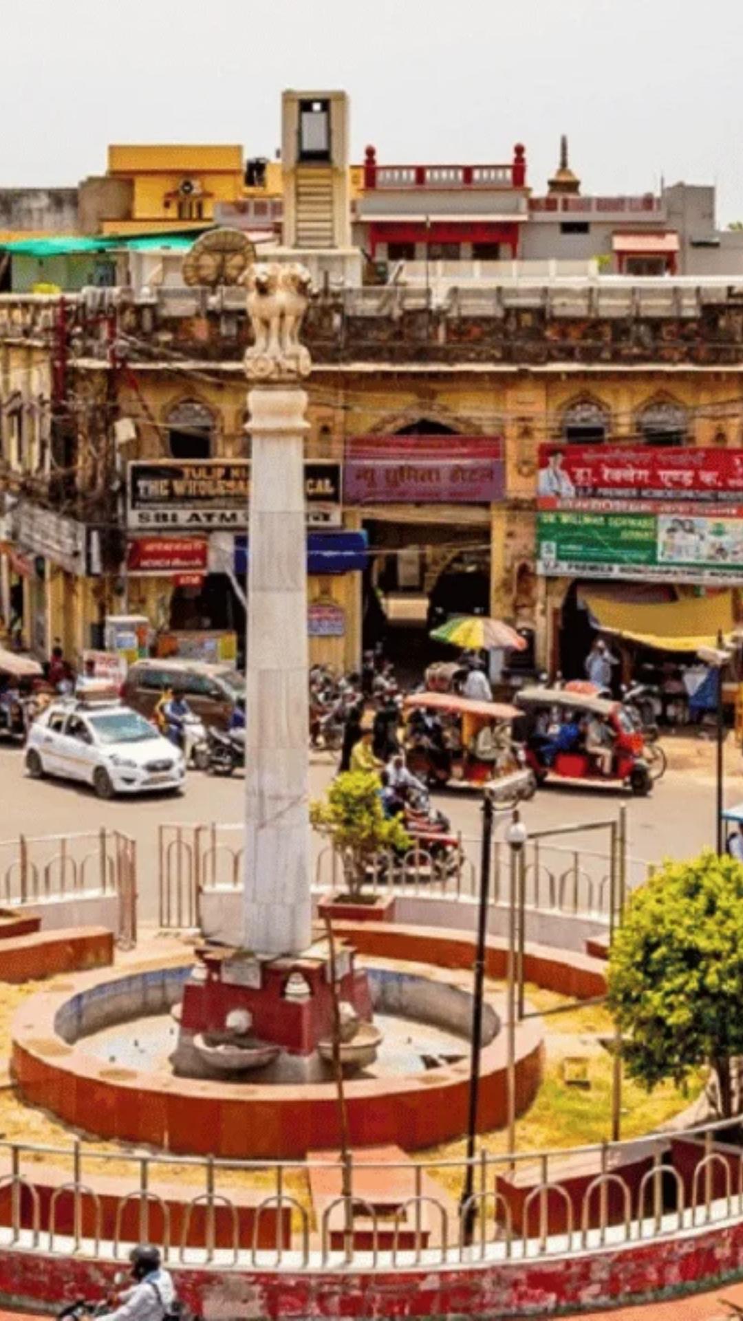 चांदनी रात में चांद की रोशनी उस तालाब पर गिरती थी