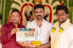 D54 Pooja Stills: வேட்டி சட்டையில் சிம்பிளாக வந்த தனுஷ்! அமைதியாக நடந்து முடிந்த D54 பூஜை..