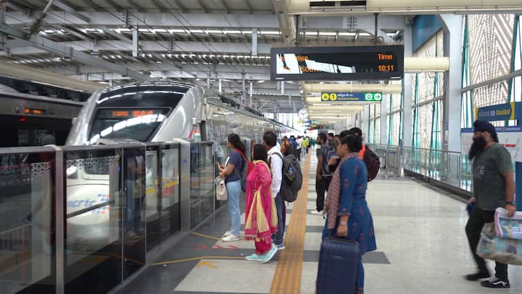 Namo Bharat train Will run after every 10 minutes between New Ashok Nagar and Meerut South in Sawan 2025 ANN Sawan 2025: कांवड़ यात्रियों को बड़ी राहत, अब इतने मिनट के अंतराल पर चलेगी नमो भारत ट्रेन