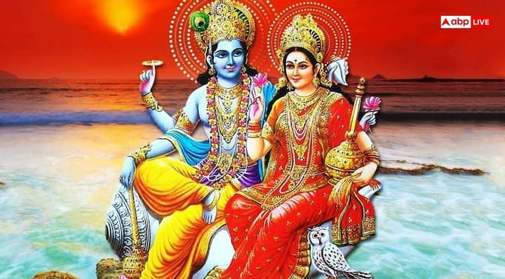 आषाढ़ पूर्णिमा पर संध्याकाल में मां लक्ष्मी और श्रीहरि की एक साथ पूजा करें. भगवान को चंदन का तिलक लगाएं और लक्ष्मी जी को कमल का फूल अर्पित करें. इसके बाद घी का दीप जलाएं. इस उपाय से मानसिक शांति मिलती है और पारिवारिक कलह-कलेश दूर होता है.