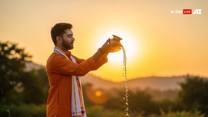 Planetary defects are also calm by offering arghya to the Sun. People who have the Sun in the horoscope and have Pitra Dosha, then they should offer arghya to the Sun every day. By doing this, one gets rid of the planetary defects.