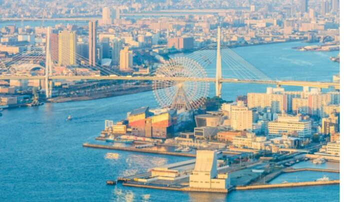 কিন্তু এতকিছুর পরও বিমানবন্দরের নীচের অংশ স্পঞ্জের মতো হয়ে রয়েছে। ২০১৮ সাল পর্যন্তই ৩৮ ফুট বসে যায়। এমনটা ঘটতে পারে বলে আগে থেকে আঁচ করা হলেও, অবনমনের হার অনুমানের চেয়ে ২৫ শতাংশ বেশি ছিল। ছবি: ফ্রিপিক।