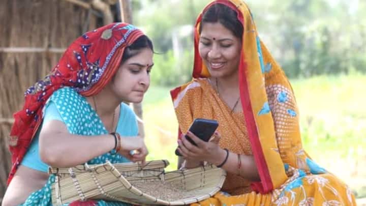 इसके बाद आपकी स्क्रीन के सामने पर लिस्ट ओपन हो जाएगी. उसमें अगर आपका नाम है. तो आपके खाते में पैसे आएंगे. अगर आपका नाम नहीं है तो फिर समझ लीजिए आप किसी गलती के चलते आपकी किस्त अटक सकती है इसलिए ऐसे में लोकर अधिकारी से संपर्क करें.