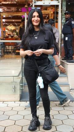 ब्लैक लुक में छाईं श्रुति हासन, लाबुबु डॉल संग हुईं स्पॉट