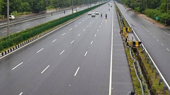 क्योंकि जब अचानक से हाईवे या फिर एक्सप्रेस वे पर पहुंचकर गाड़ी का पेट्रोल खत्म होता है तो ऐसे में कोई क्या ही कर पाएगा. आसपास ना तो पेट्रोल पंप होता है. और ना ही कोई जान-पहचान वाला जिसे वह बुलाकर पेट्रोल मंगा सके.