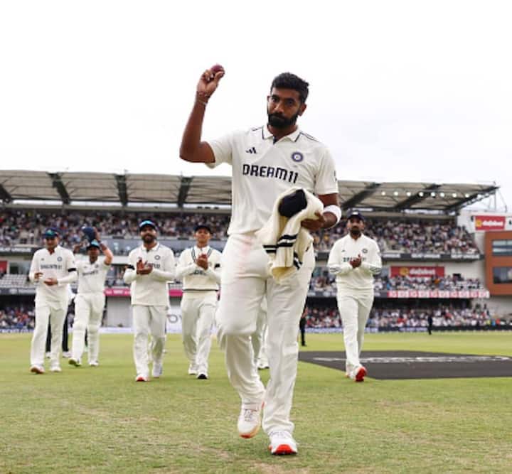 Bumrah got only one wicket on the first day. But on the second day, he started wreaking havoc as soon as he came. Bumrah first bowled England captain Ben Stokes.