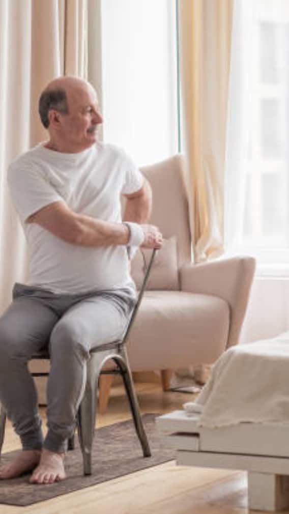 क्या होता है चेयर योगा?